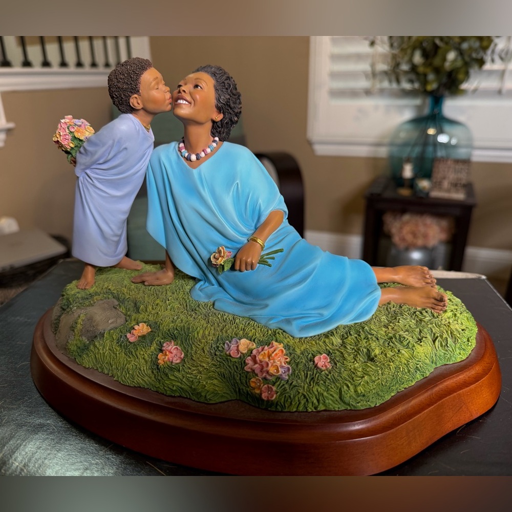 Planting a Kiss Figurine - Thomas Blackshear Collectible
